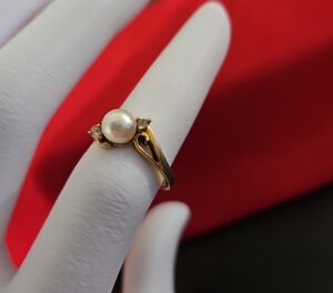 Gold Toned Pearl Ring